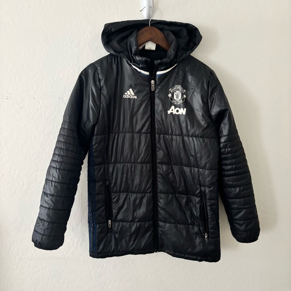 adidas Manchester United Youth Kids Black Hooded Puffer Jacket with Team Crest M